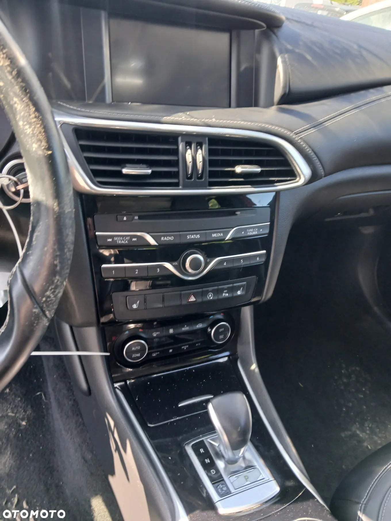 infiniti QX30 fotel fotele kanapa deska kokpit podsufitka boczek boczki klamka podłokietnik licznik - 6