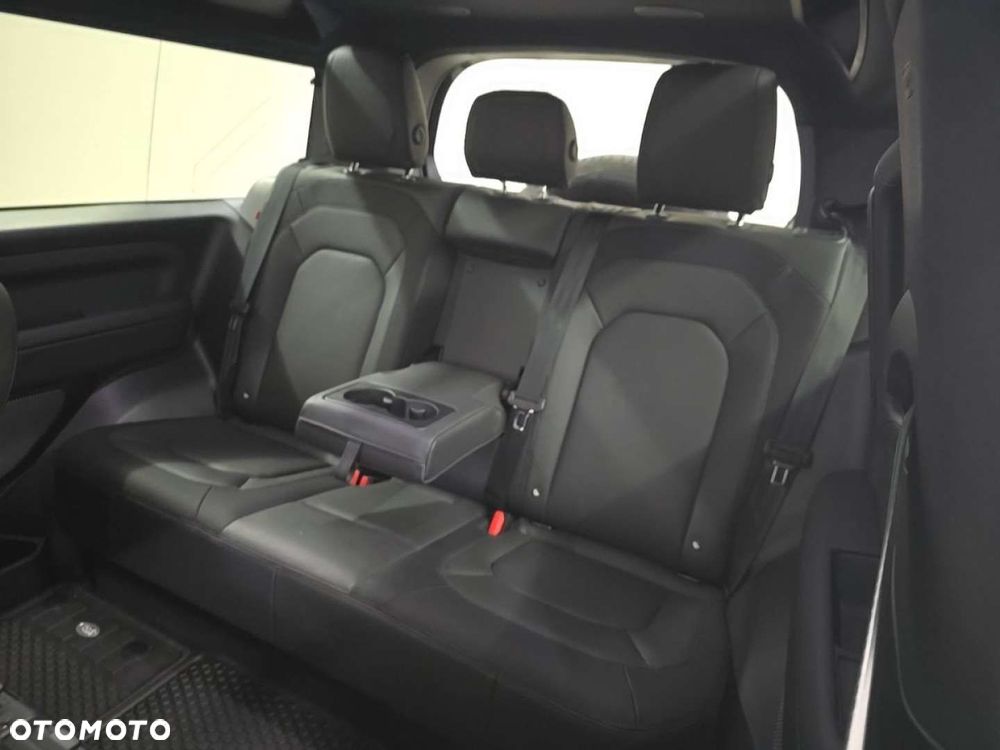 Land Rover Defender - 16