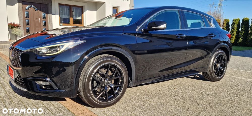 Infiniti Q30 - 10