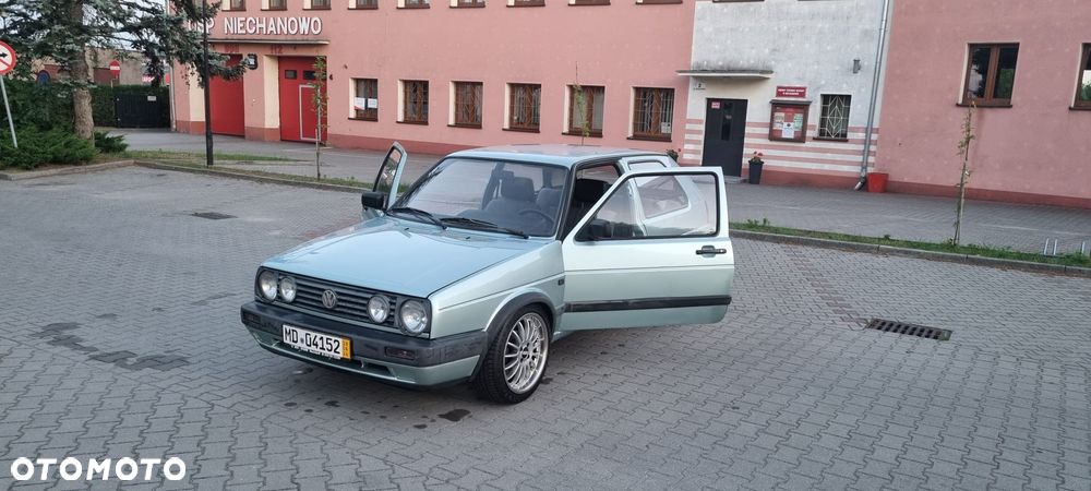 Volkswagen Golf - 1