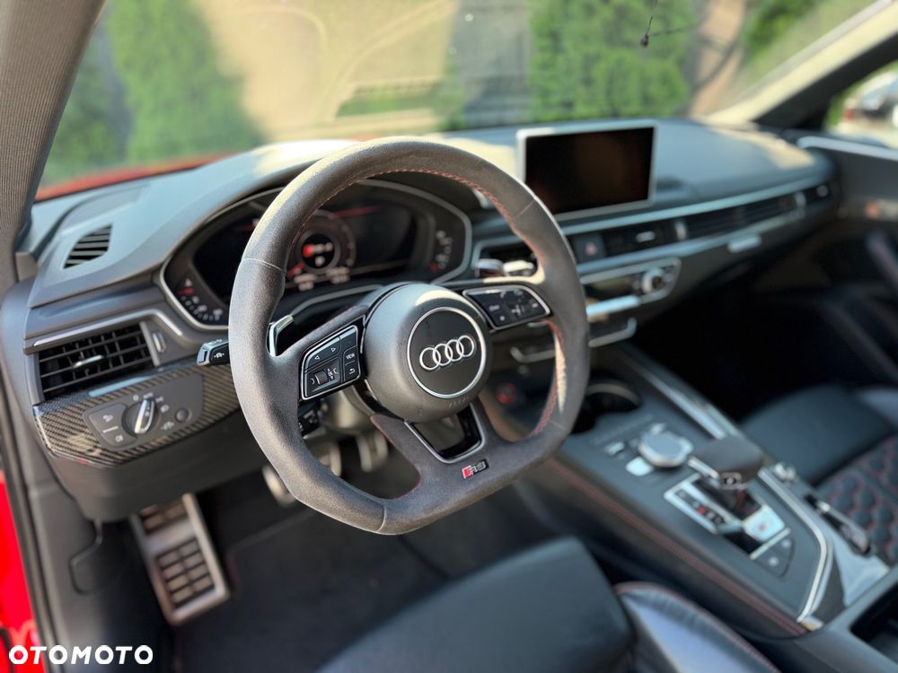 Audi RS4 Avant - 16