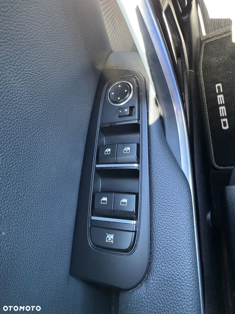 Kia Ceed 1.6 CRDi DCT Vision - 17