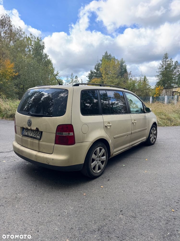 Volkswagen Touran 2.0 TDI DPF Highline DSG - 3