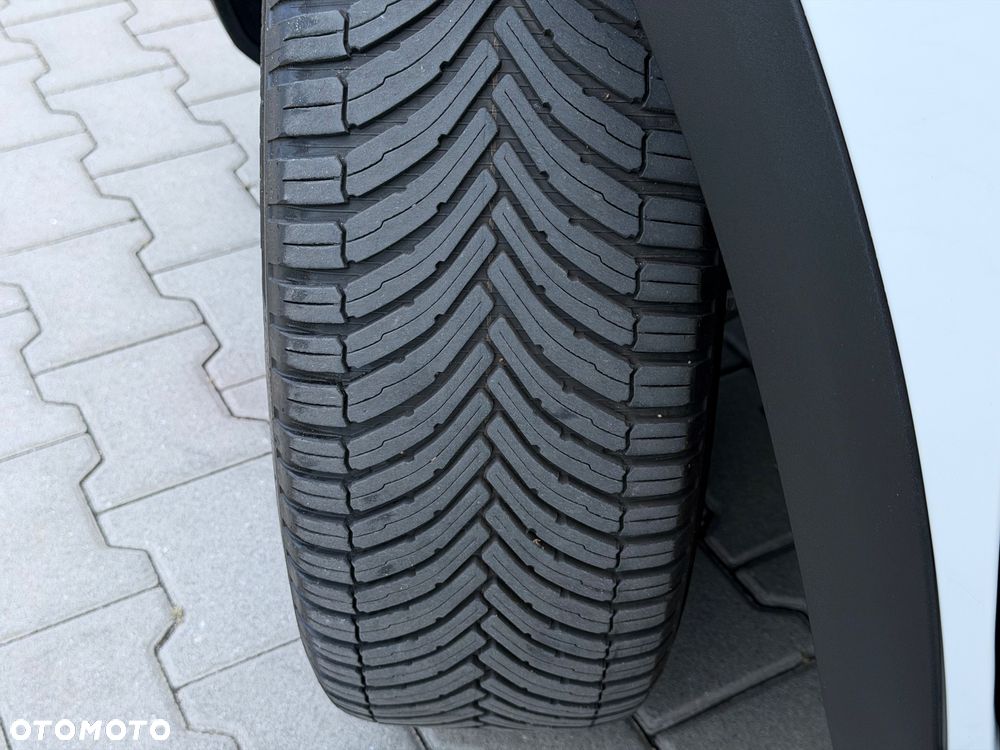 Peugeot 3008 1.6 PureTech HYbrid Allure S&S EAT8 - 24