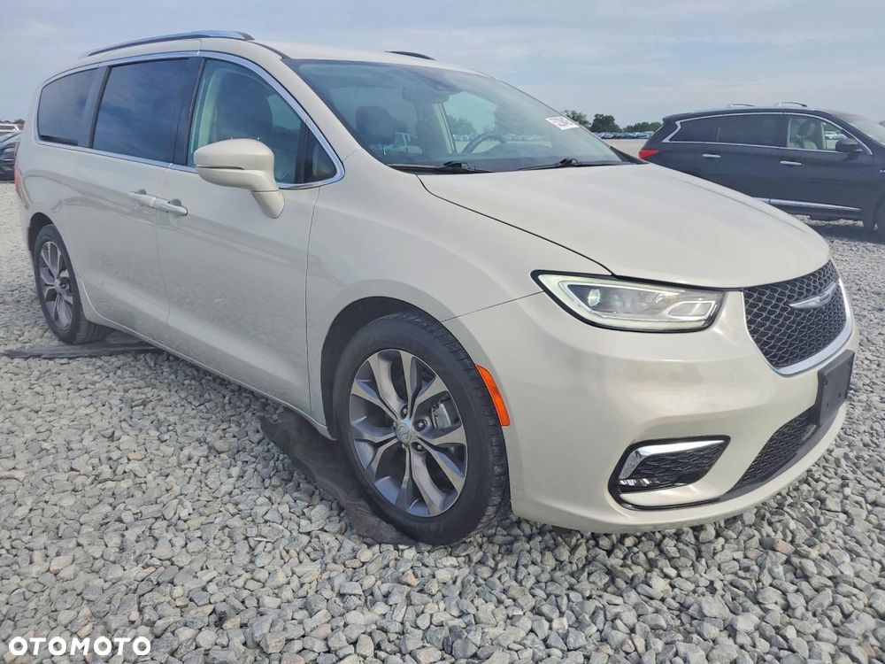 Chrysler Pacifica - 4