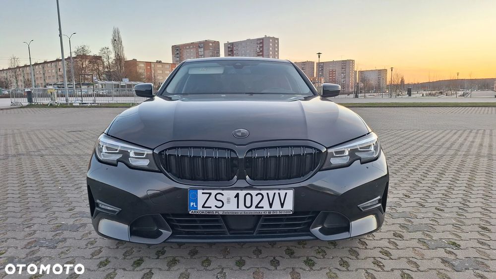 BMW Seria 3 330e M Sport - 10