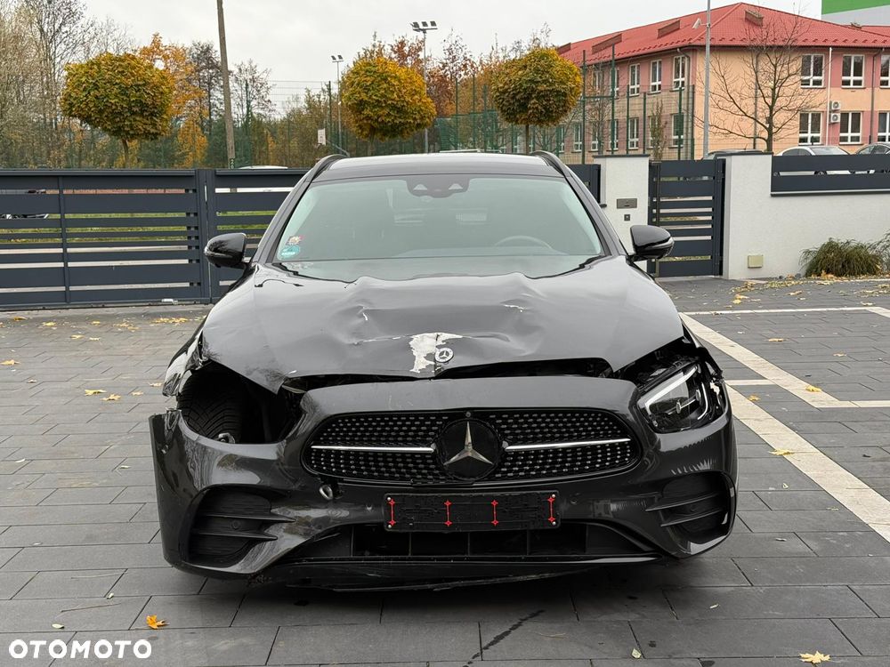 Mercedes-Benz Klasa E 200 4Matic 9G-TRONIC AMG Line - 3