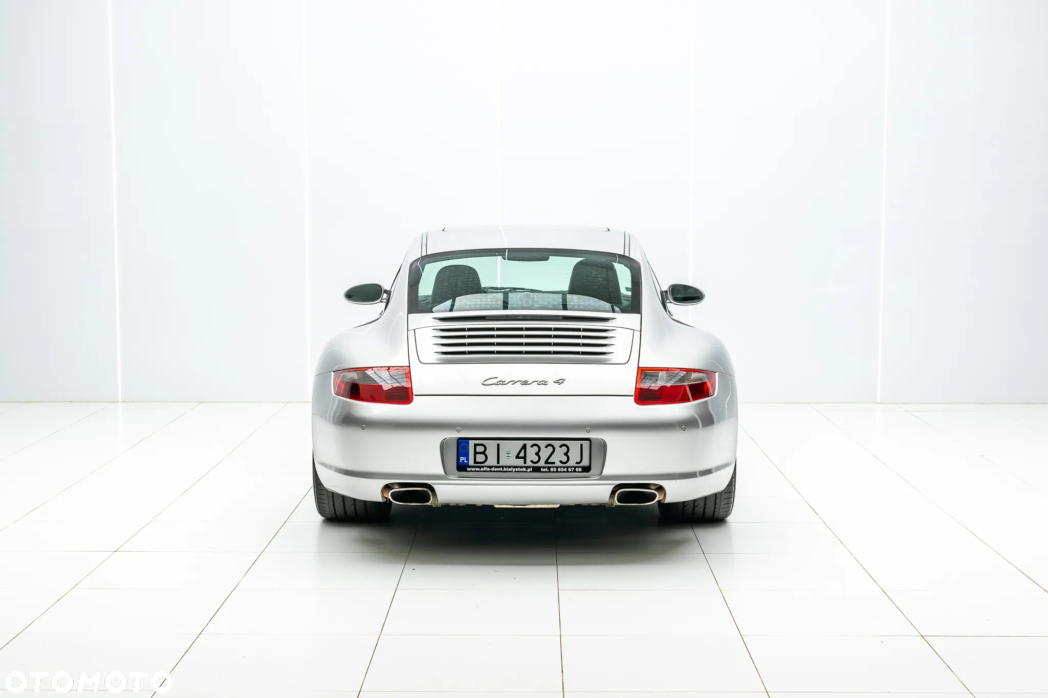 Porsche 911 Carrera 4 - 8