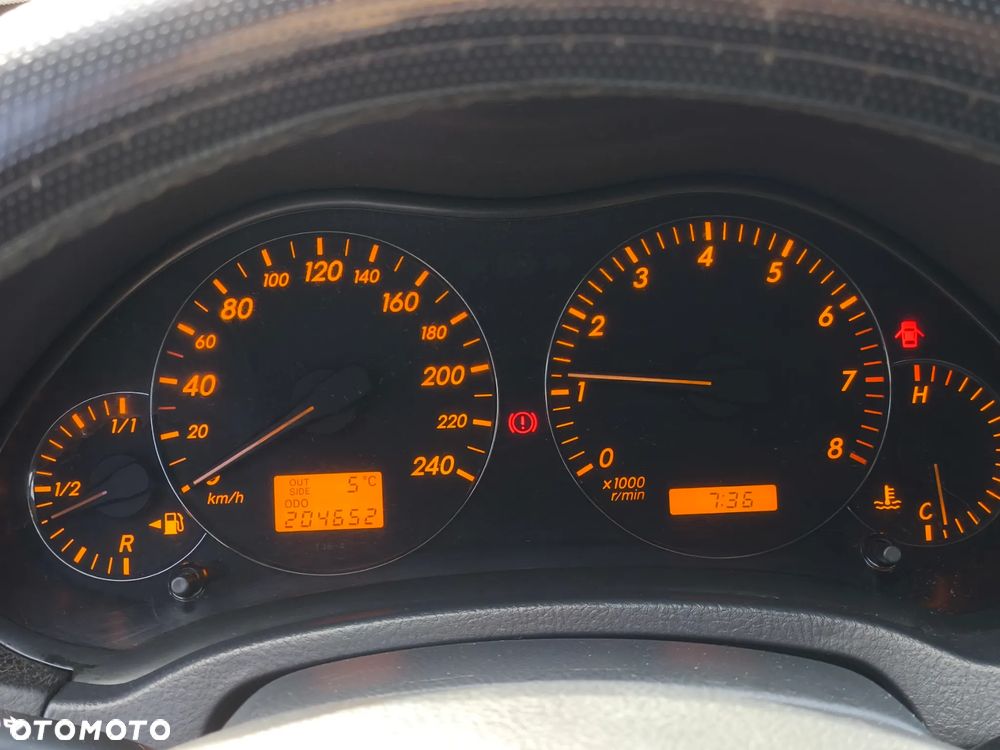 Toyota Avensis - 23