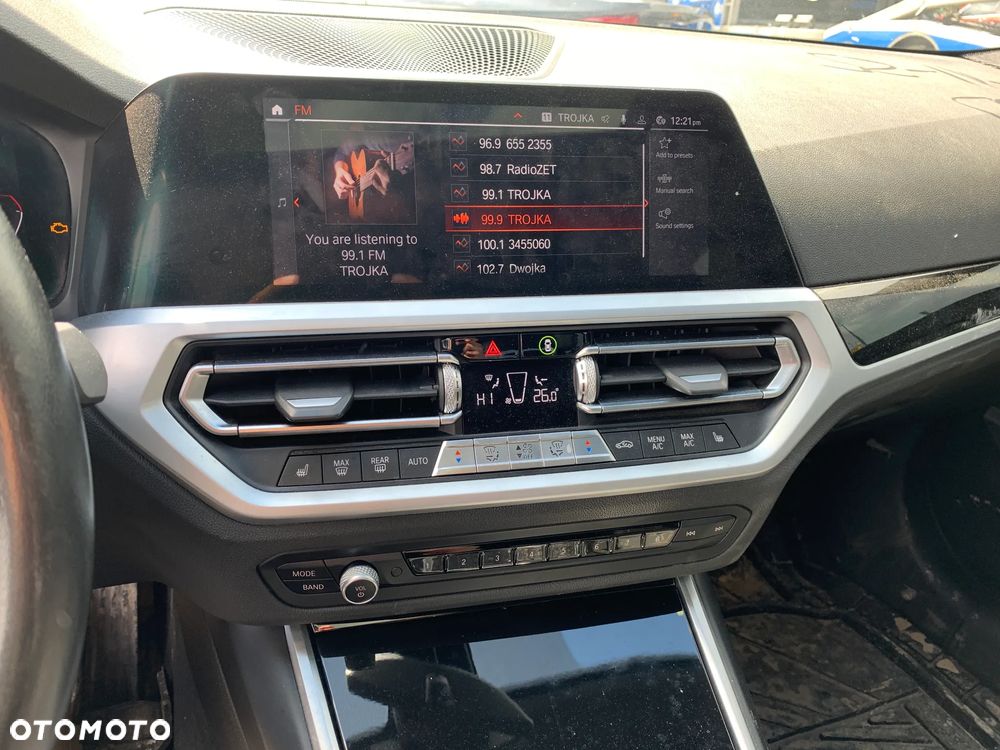 BMW Seria 3 330i xDrive - 14