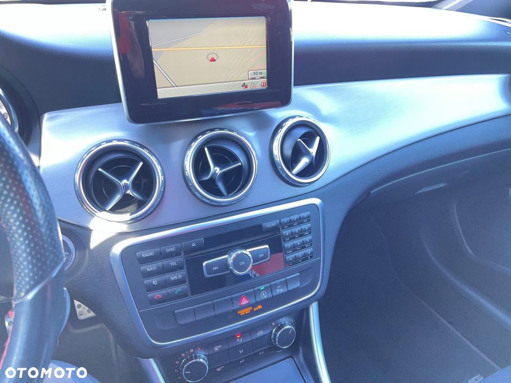 Mercedes-Benz GLA 200 AMG Line - 17