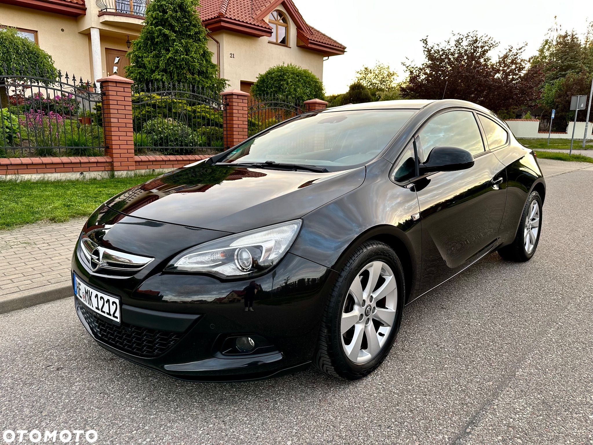Opel Astra IV GTC 1.4 T Sport S&S - 1