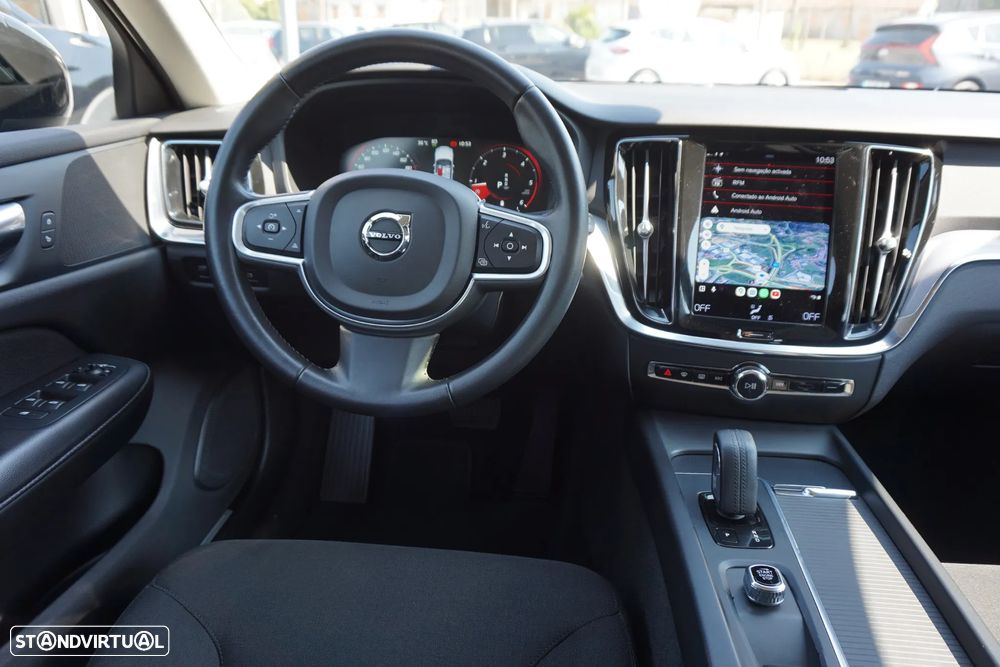 Volvo V60 2.0 B4 Momentum Core Geartronic - 21