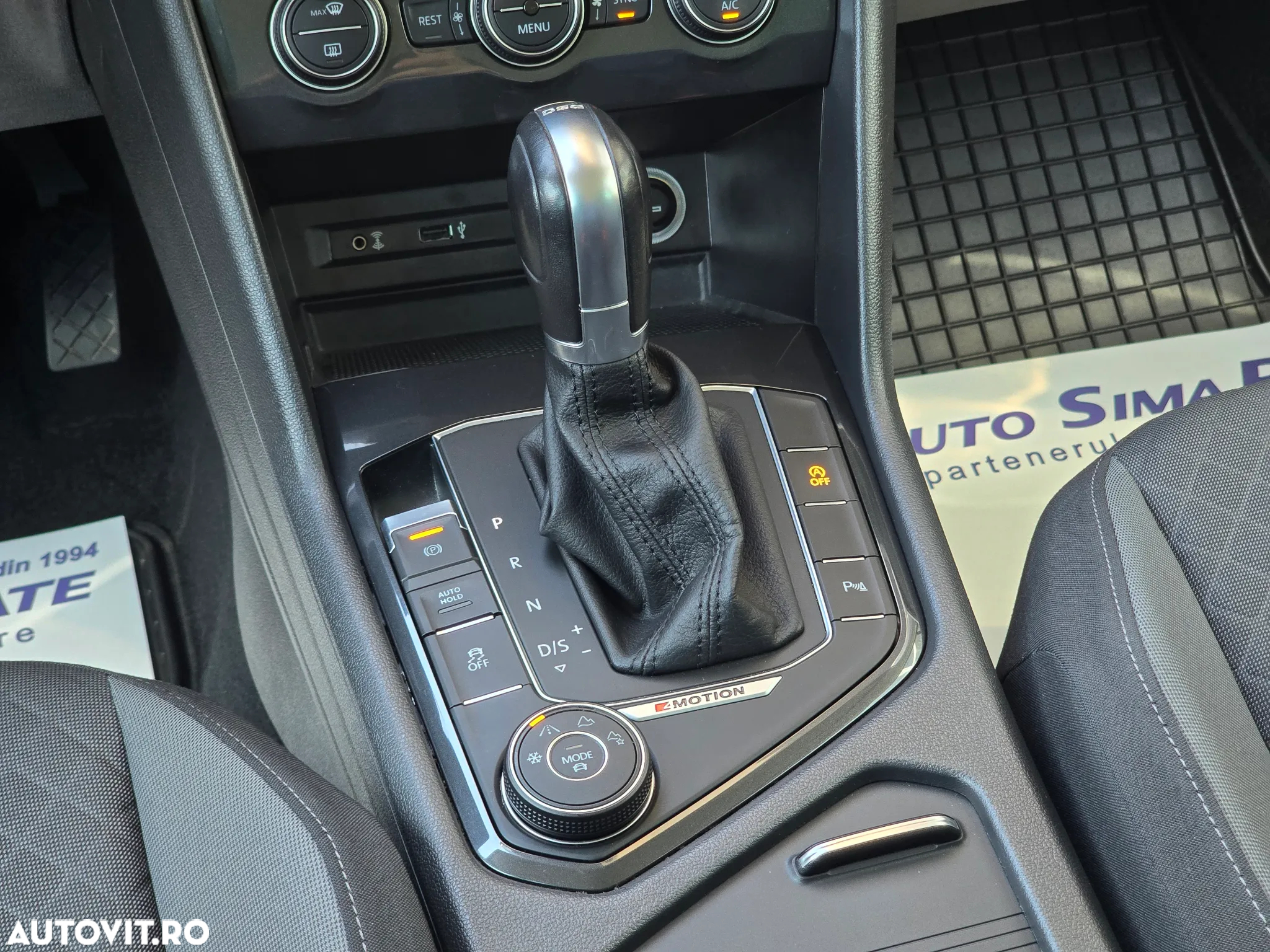 Volkswagen Tiguan 2.0 TDI SCR 4MOTION DSG R-Line - 35
