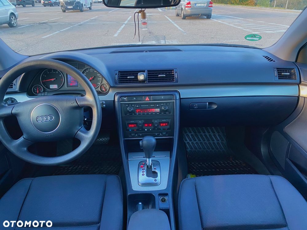 Audi A4 Limousine - 10