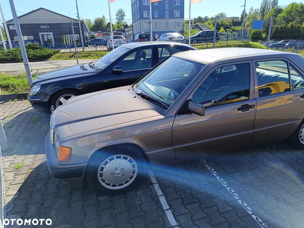 Mercedes-Benz W201 (190) - 9