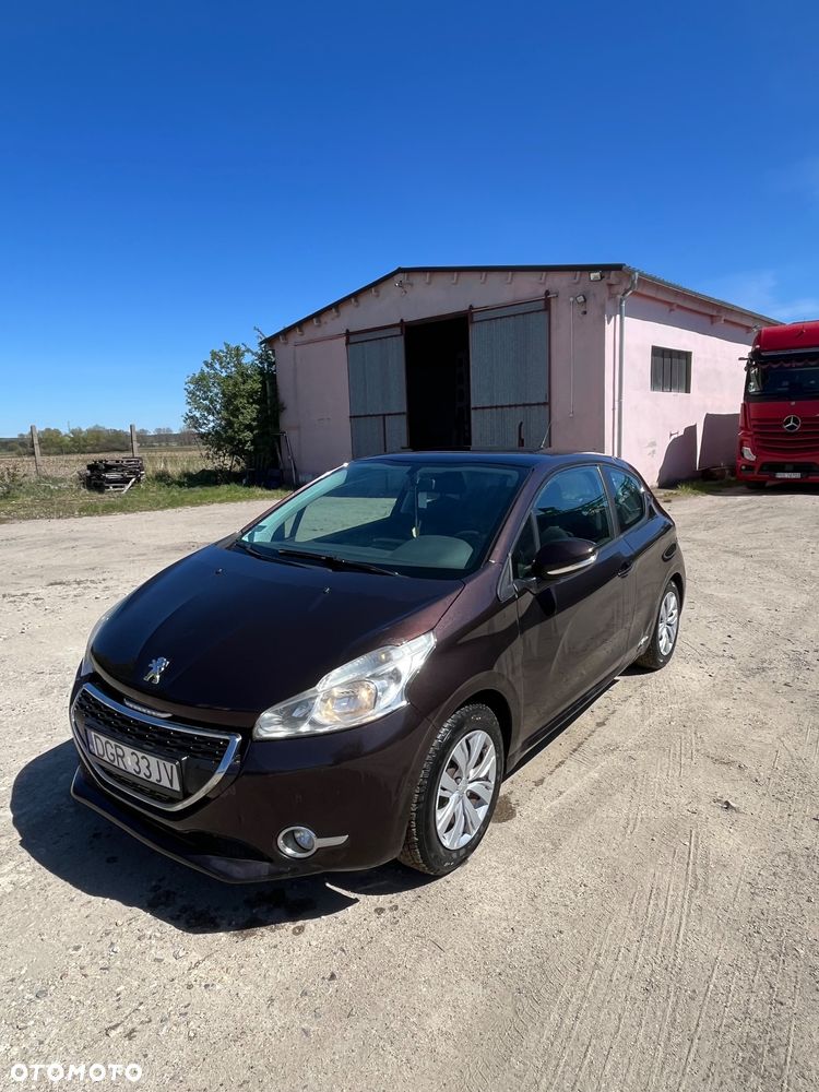 Peugeot 208 - 8