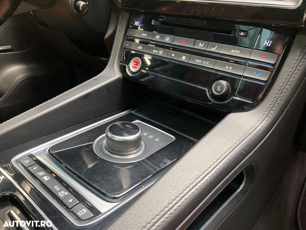 Jaguar F-Pace D300 AWD - 20