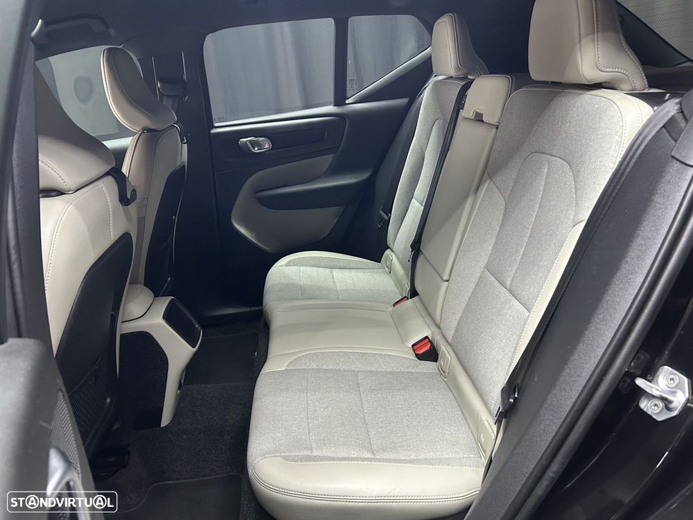 Volvo XC 40 2.0 D3 - 11