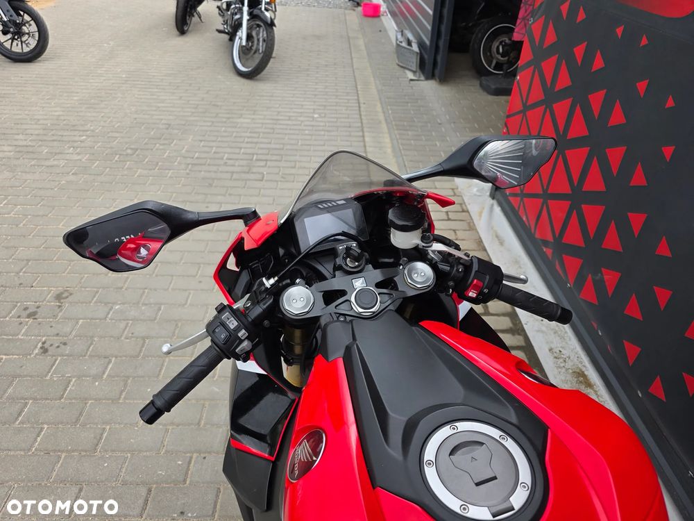 Honda CBR - 26
