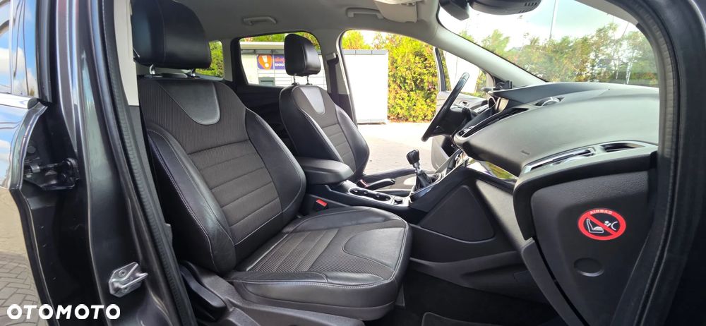 Ford Kuga 1.5 EcoBoost 2x4 Titanium - 39