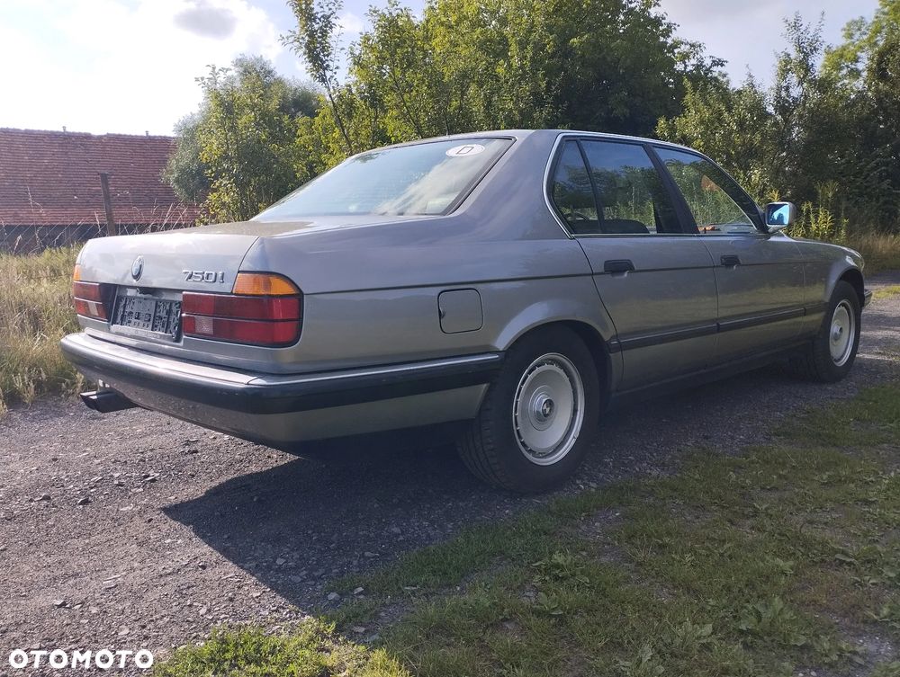 BMW Seria 7 750i - 7