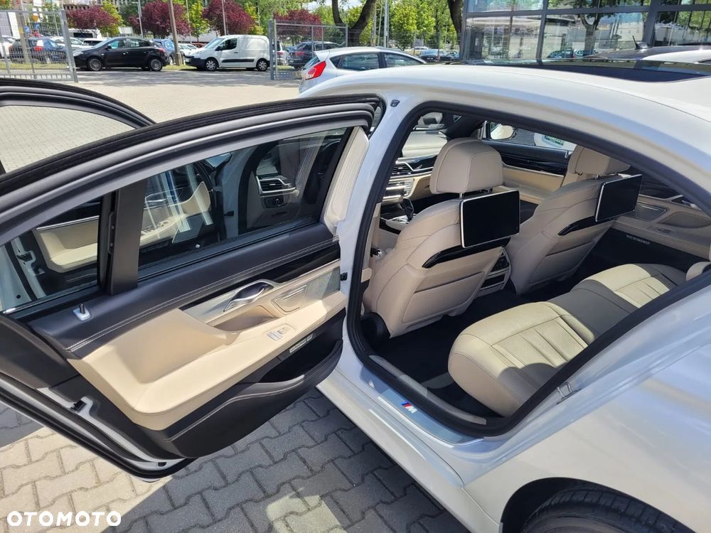 BMW Seria 7 750Li xDrive - 11
