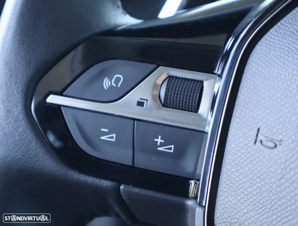 Peugeot 208 1.2 Hybrid Allure e-DCS6 - 30