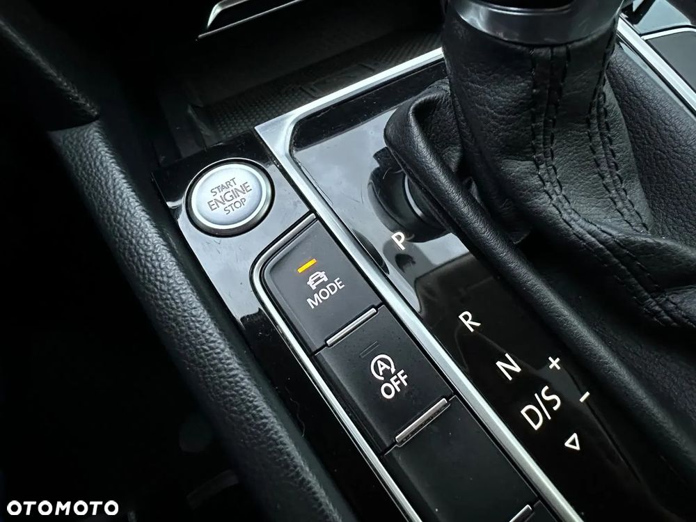 Volkswagen Passat Variant 2.0 TDI SCR DSG Highline - 35