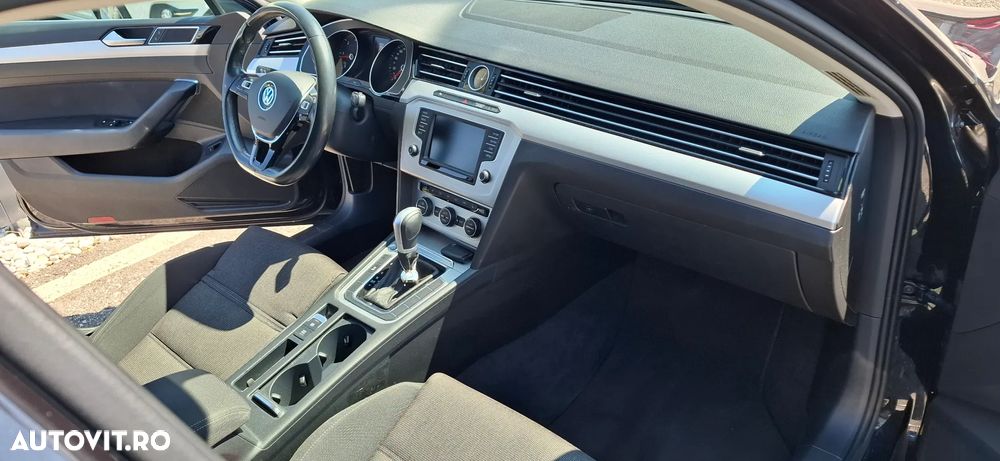 Volkswagen Passat - 16