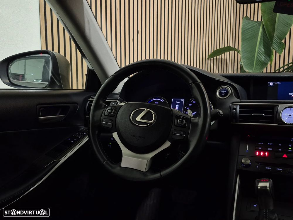 Lexus IS 300H Executive - 12