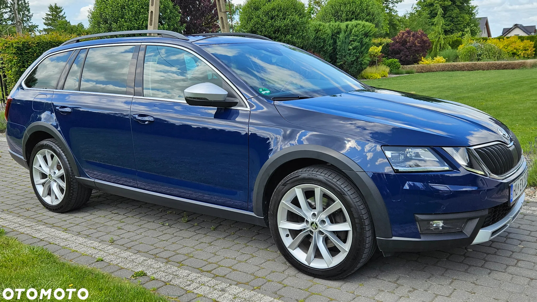 Skoda Octavia Combi 2.0 TDI 4x4 DSG Scout - 4