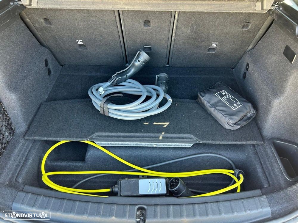 BMW 225xe Active Tourer - 28