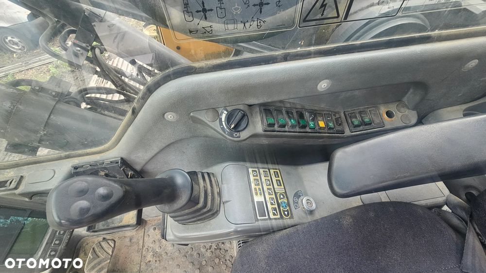 Volvo EC 240 BLC - 14