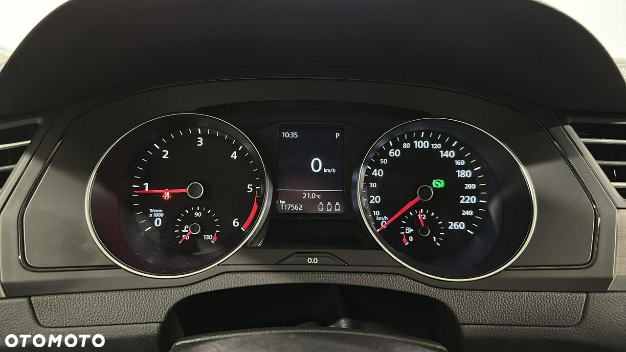 Volkswagen Passat - 16
