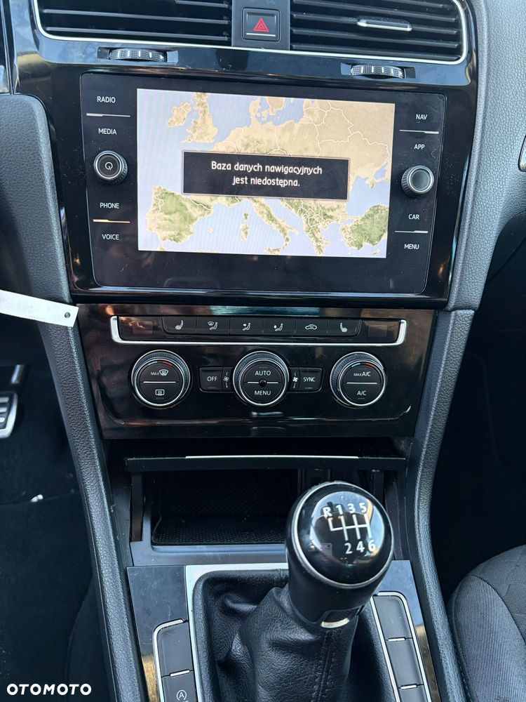 Volkswagen Golf - 10