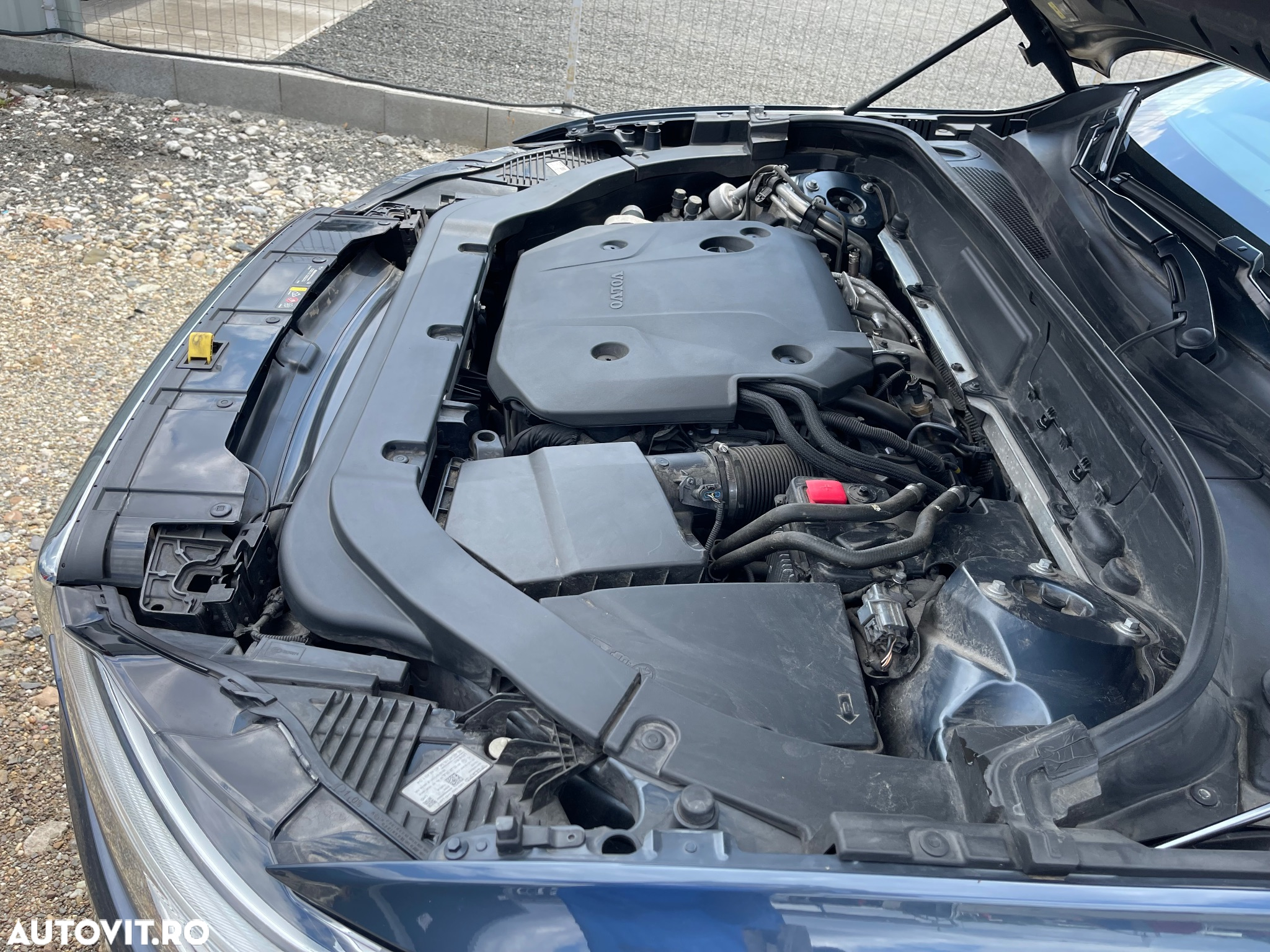 Volvo XC 60 B4 MHEV AT8 AWD Momentum Pro - 18