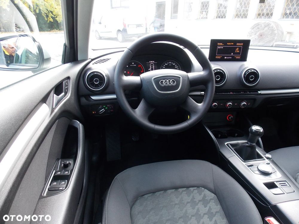 Audi A3 Sportback 1.6 TDI Attraction - 4