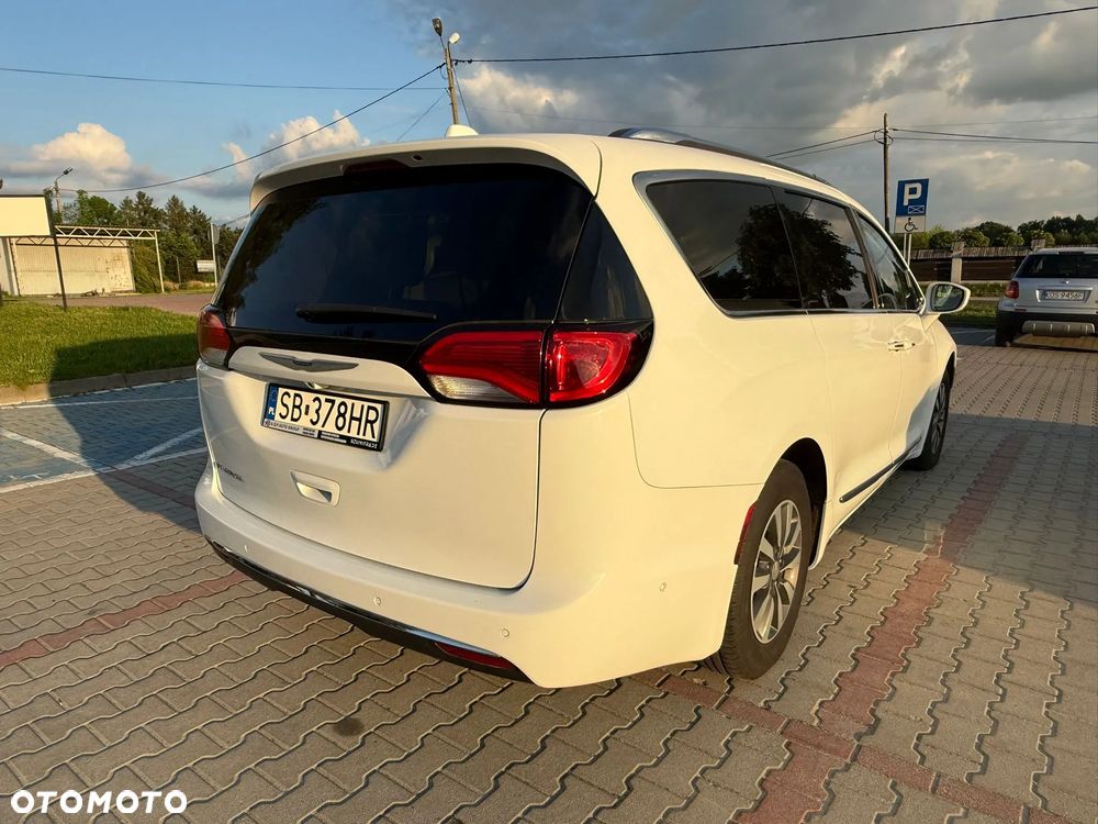 Chrysler Pacifica - 2