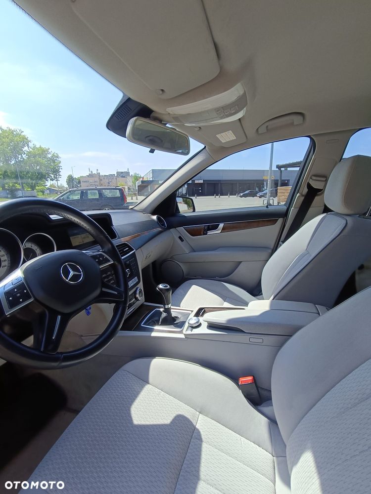 Mercedes-Benz Klasa C 180 CGI BlueEFFICIENCY Elegance - 13