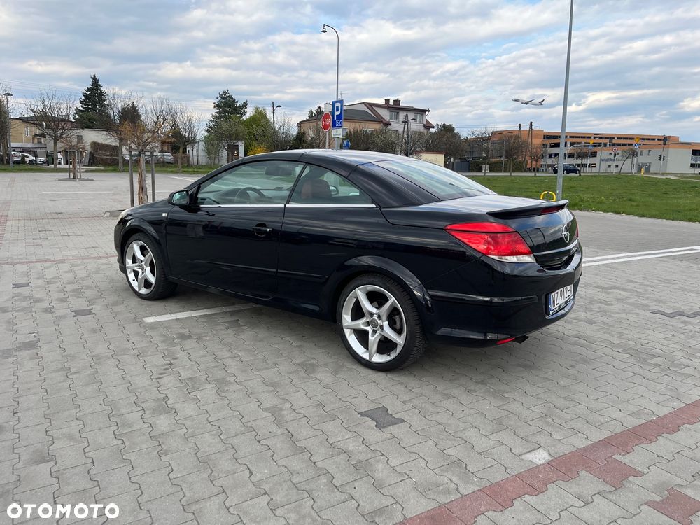 Opel Astra 1.6 Turbo Cosmo - 12