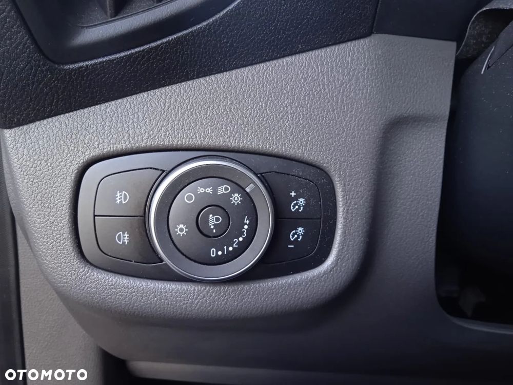 Ford Tourneo Connect Grand - 28