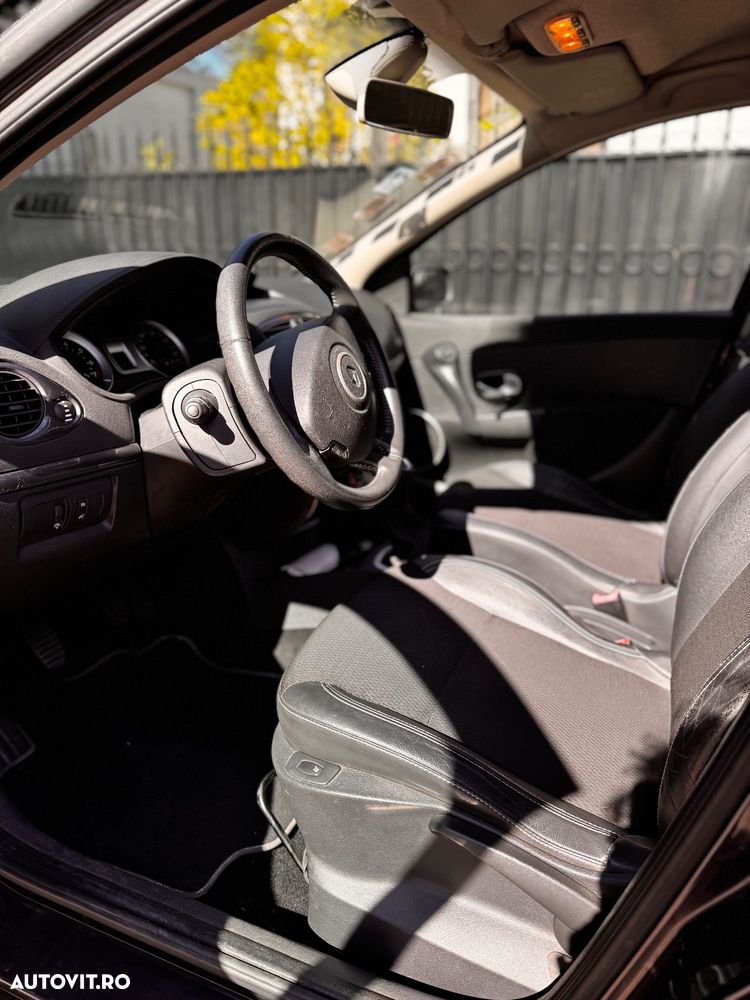 Renault Clio - 21