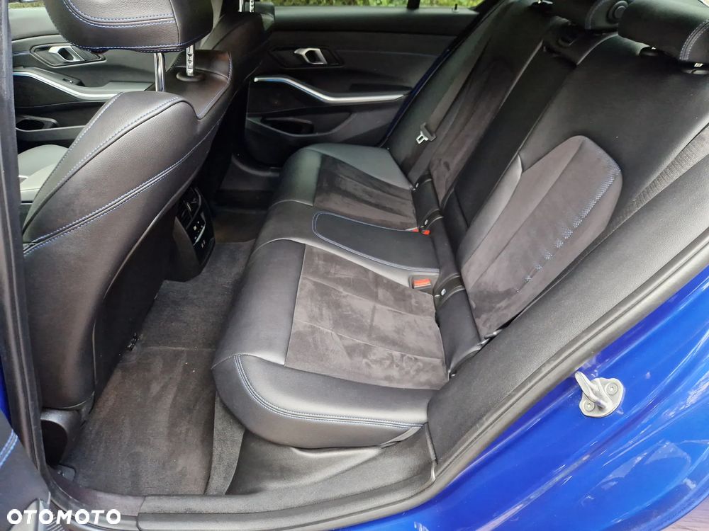 BMW Seria 3 318i M Sport - 8