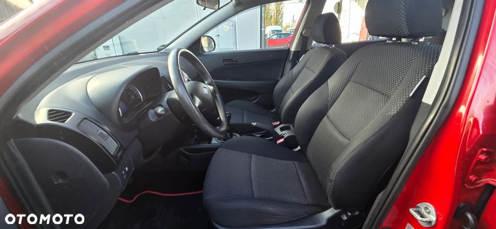 Hyundai i30 1.4 Base + - 25