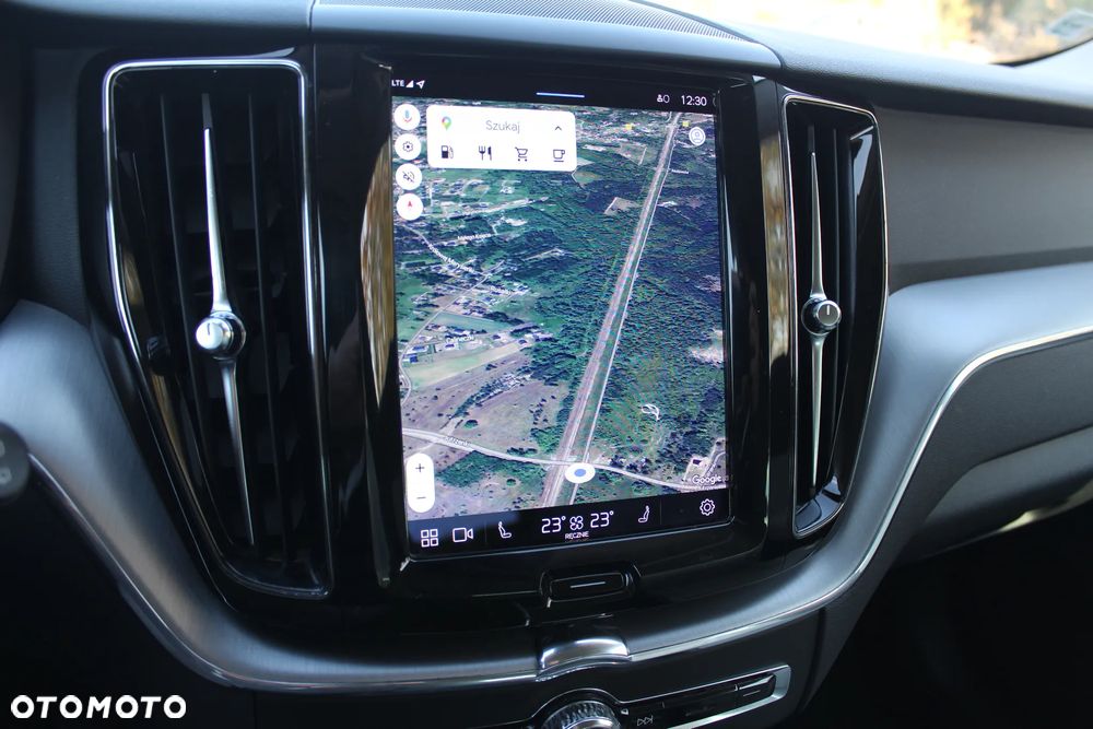 Volvo XC 60 B4 D AWD Geartronic Momentum Pro - 25