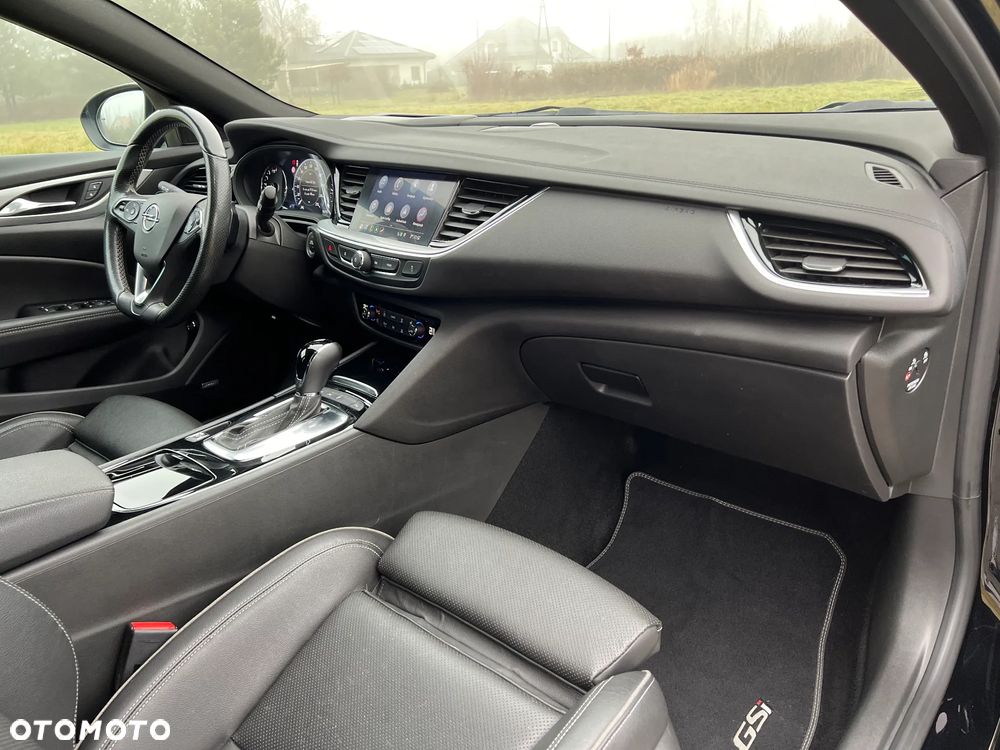 Opel Insignia 2.0 T 4x4 GSi + S&S - 38