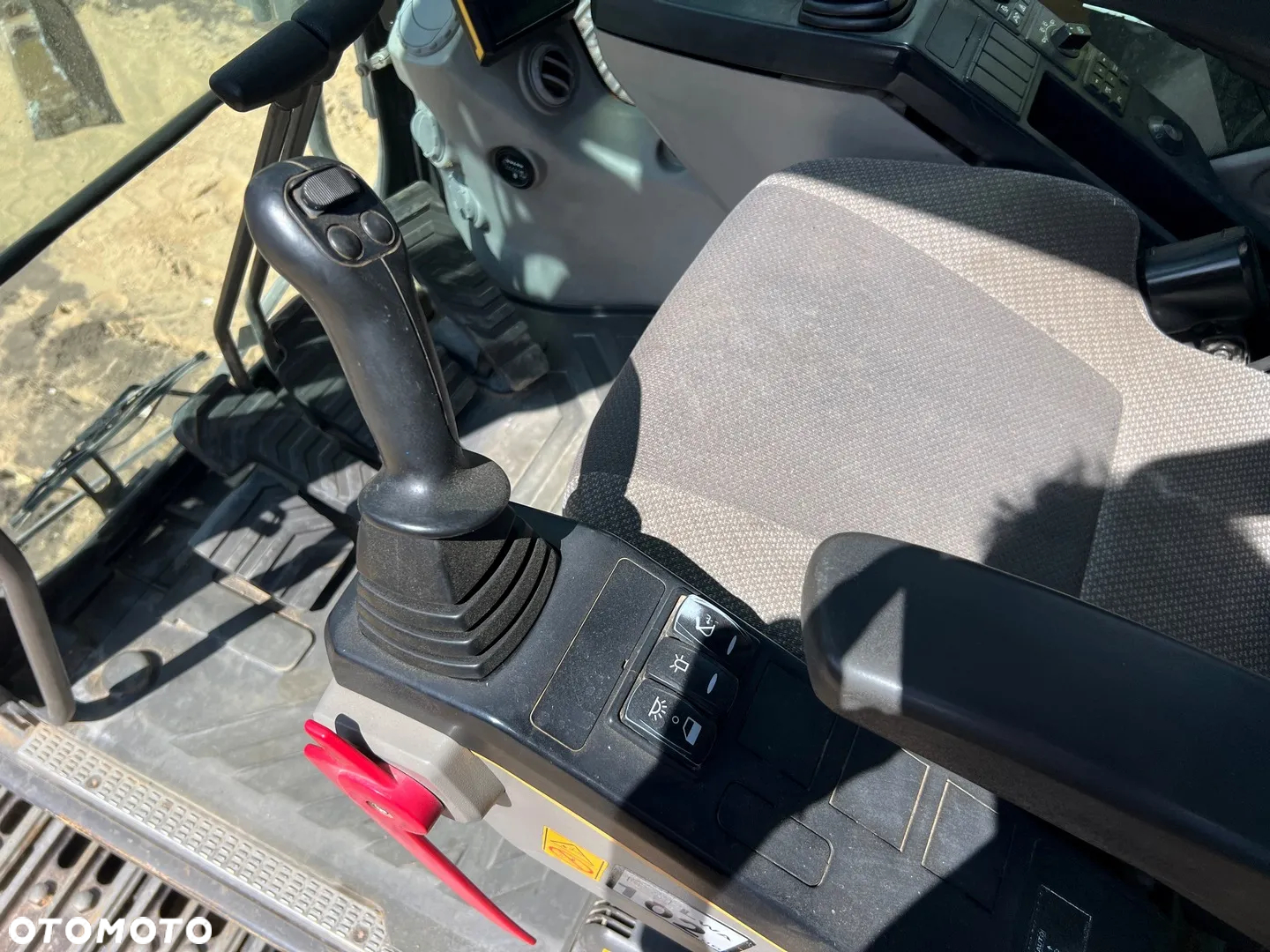 Volvo EC220 DL - 33