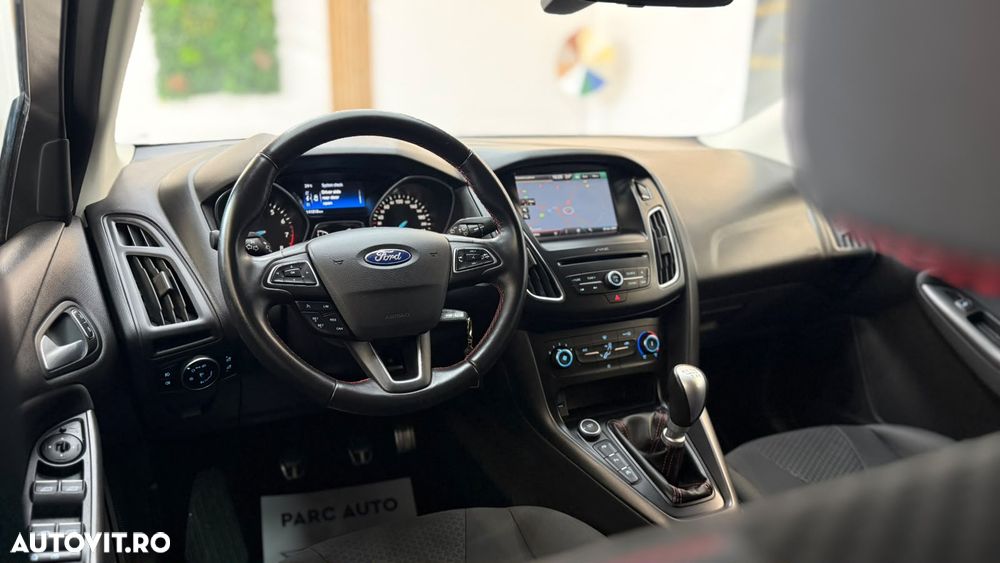 Ford Focus 1.5 EcoBoost Titanium - 26