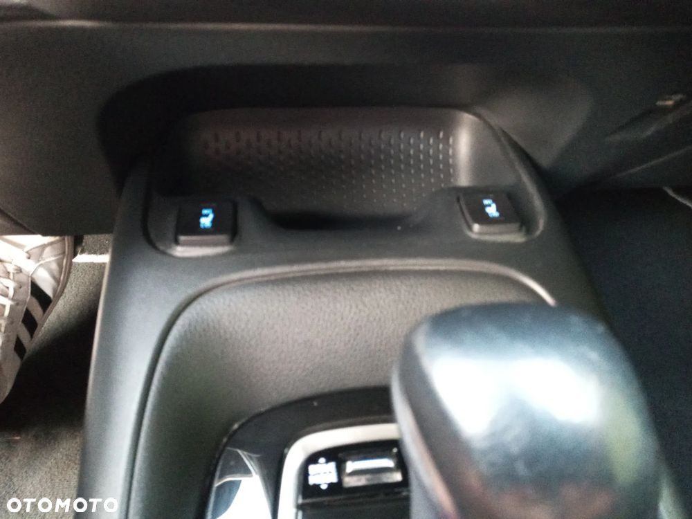 Toyota Corolla 1.8 Hybrid Comfort - 24